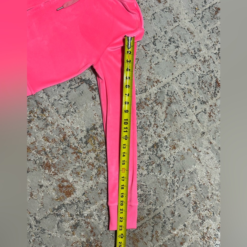Aerie hot pink Velour Cropped Hoodie
Jacket size medium - Picture 5 of 12
